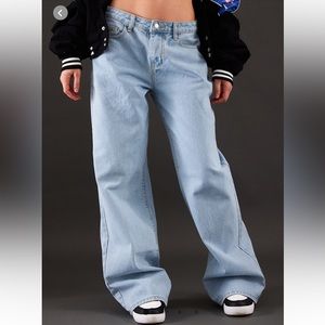 Low Rise Wide leg Jeans PLT!